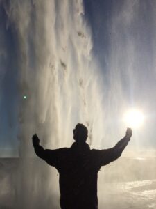Hugging Geysir Hugging Geysir