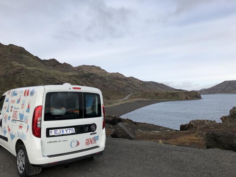 rentstaging.vinnugrunnur.is campervan, ring road, black sand beach, mountains