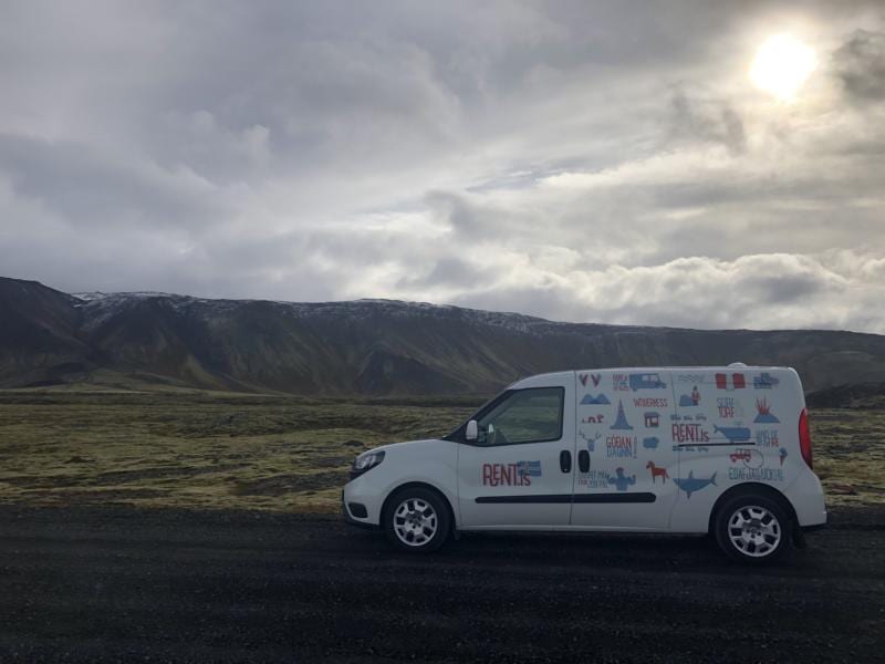 rentstaging.vinnugrunnur.is campervan drving , mountains, gravel road, traveling in Iceland