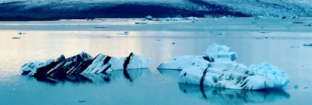 Jökulsárlón glacier lagoon iceberg