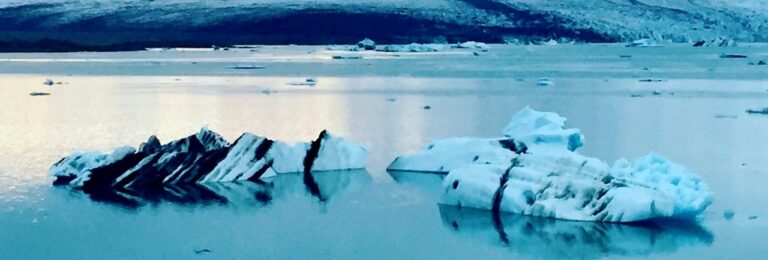 Jökulsárlón glacier lagoon iceberg