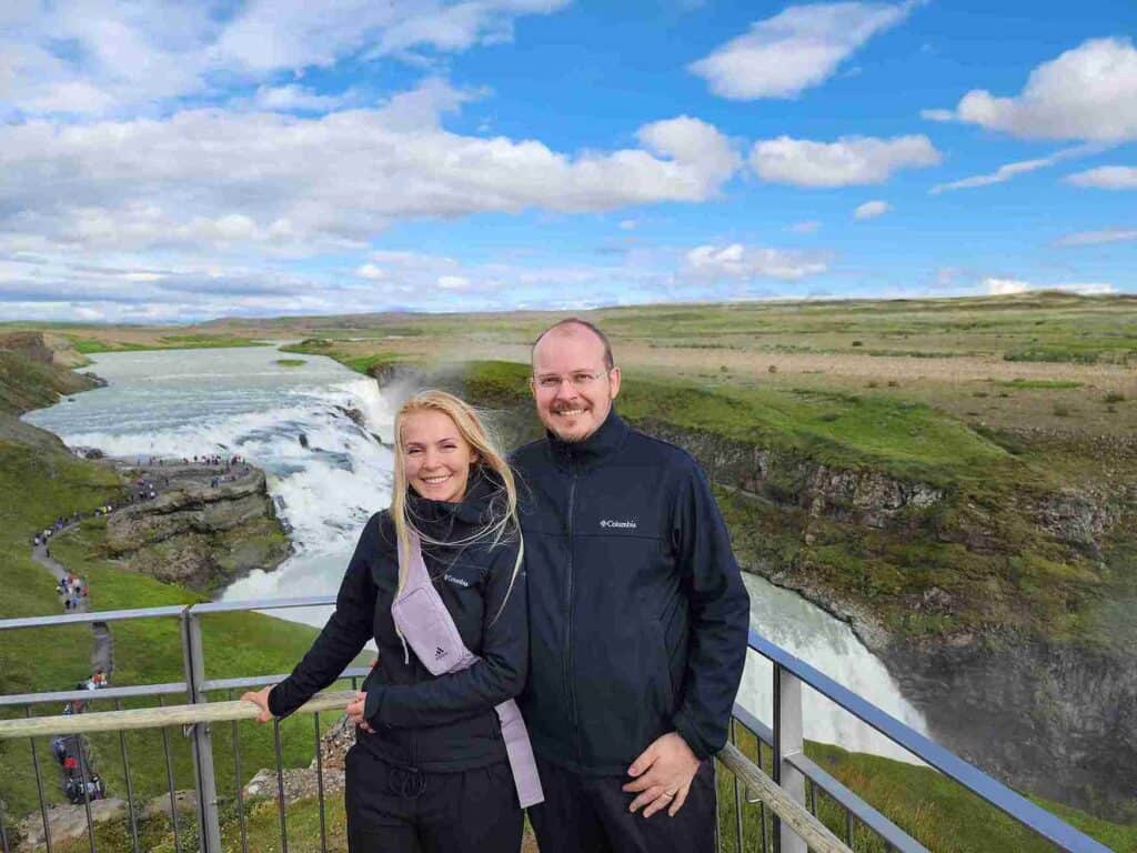 A couple standing by gullfoss